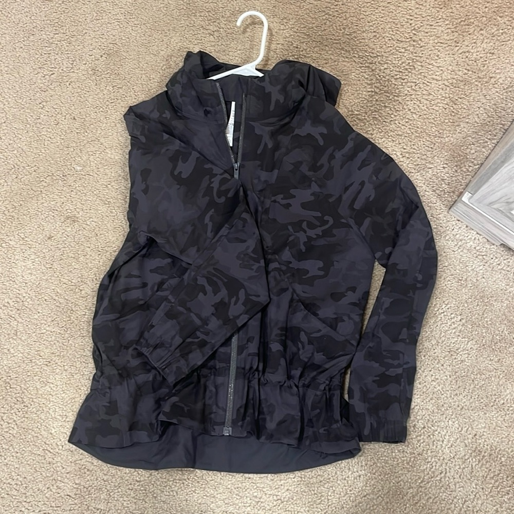 Lululemon black camo water resistant jacket.